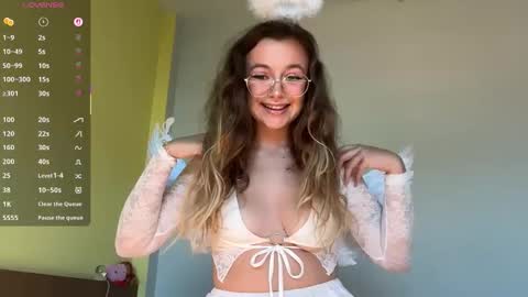 Snapshot of lolatheangel chatting on November 9, 2025, 4:33 am Lolatheangel online show from November 9, 2025, 4:33 am