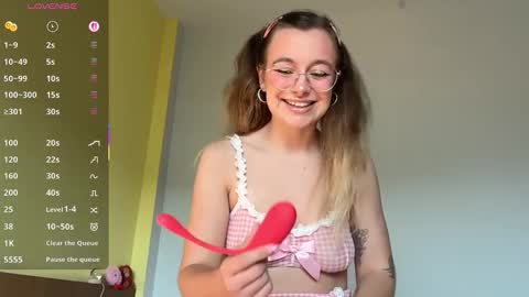 Snapshot of lolatheangel chatting on November 18, 2025, 5:56 am Lolatheangel online show from November 18, 2025, 5:56 am