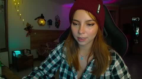 Snapshot of lolaverse chatting on December 2, 2025, 9:10 pm Lola doll online show from December 2, 2025, 9:10 pm