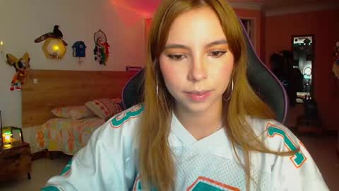 Snapshot of lolaverse chatting on December 20, 2025, 8:05 pm Lola doll online show from December 20, 2025, 8:05 pm