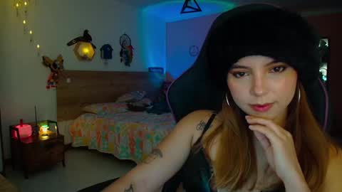 Snapshot of lolaverse chatting on December 22, 2025, 9:34 pm Lola doll online show from December 22, 2025, 9:34 pm