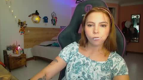 Snapshot of lolaverse chatting on February 4, 2026, 9:31 pm Lola doll online show from February 4, 2026, 9:31 pm