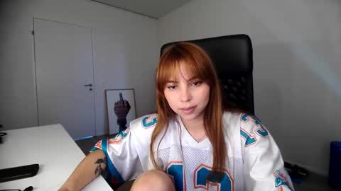 Snapshot of lolaverse chatting on March 24, 2026, 1:05 pm Lola doll online show from March 24, 2026, 1:05 pm