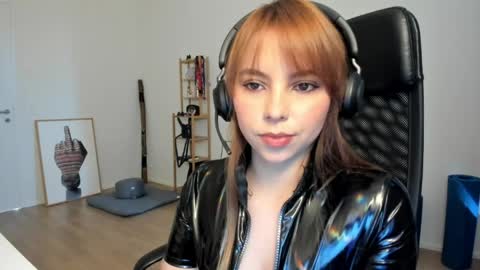 Snapshot of lolaverse chatting on April 3, 2026, 10:46 am Lola doll online show from April 3, 2026, 10:46 am