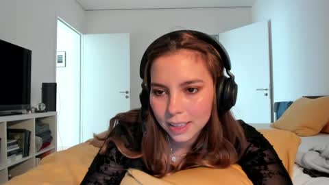 Snapshot of lolaverse chatting on April 18, 2026, 2:32 pm Lola doll online show from April 18, 2026, 2:32 pm