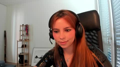 Snapshot of lolaverse chatting on April 25, 2026, 8:28 am Lola doll online show from April 25, 2026, 8:28 am