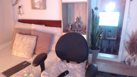 Snapshot of lolis_sweet_submisive chatting on February 9, 2025, 1:22 am Dear tippers follow me on my new cb account lennarogers online show from February 9, 2025, 1:22 am