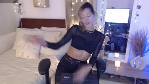 Snapshot of lolis_sweet_submisive chatting on November 15, 2025, 12:19 am Dear tippers follow me on my new cb account lennarogers online show from November 15, 2025, 12:19 am