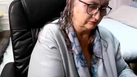LolkaAlyss online show from April 2, 2026, 7:55 pm