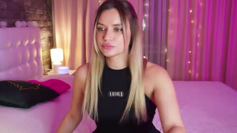 Snapshot of lollidoli__ chatting on January 2, 2025, 5:50 pm Victoria online show from January 2, 2025, 5:50 pm