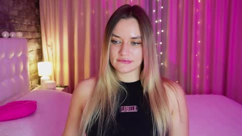 Snapshot of lollidoli__ chatting on January 17, 2025, 5:41 pm Victoria online show from January 17, 2025, 5:41 pm