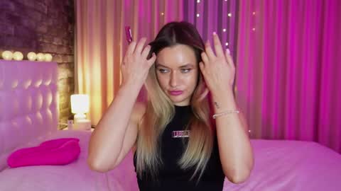 Snapshot of lollidoli__ chatting on January 22, 2025, 6:10 pm Victoria online show from January 22, 2025, 6:10 pm