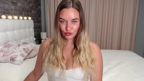 Snapshot of lollidoli__ chatting on September 29, 2025, 5:29 pm Victoria online show from September 29, 2025, 5:29 pm