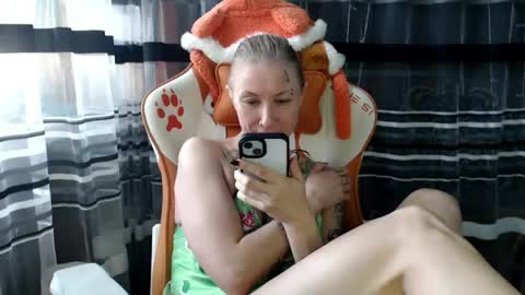 Snapshot of lollifox_1 chatting on June 2, 2026, 7:21 am Lisa online show from June 2, 2026, 7:21 am