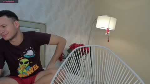 Snapshot of lolly_polie chatting on January 4, 2025, 1:42 pm Lolly and neighbor online show from January 4, 2025, 1:42 pm