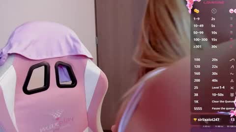 Snapshot of lollypetitte_ chatting on January 17, 2025, 11:18 pm Lolly online show from January 17, 2025, 11:18 pm