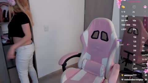 Snapshot of lollypetitte_ chatting on February 2, 2025, 1:34 am Lolly online show from February 2, 2025, 1:34 am