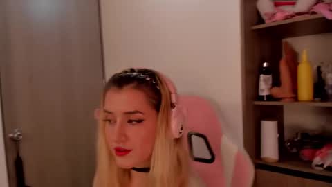 Snapshot of lollypetitte_ chatting on March 3, 2025, 3:41 am Lolly online show from March 3, 2025, 3:41 am