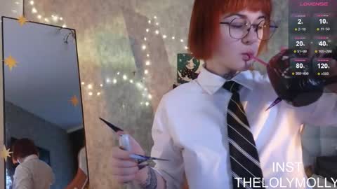 Molli online show from December 19, 2025, 10:33 am