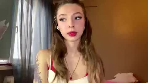 Lili online show from March 15, 2026, 3:18 pm