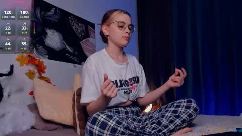 Snapshot of lonagass chatting on November 1, 2025, 7:16 pm Lona online show from November 1, 2025, 7:16 pm