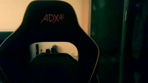 Snapshot of london_man1988 chatting on December 26, 2024, 10:16 am london_man1988 online show from December 26, 2024, 10:16 am