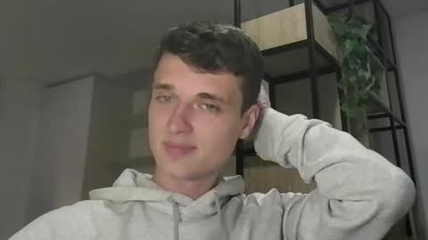 london_tomy online show from October 5, 2025, 2:43 am