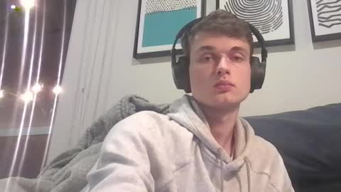 london_tomy online show from October 19, 2025, 3:07 am