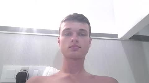 london_tomy online show from December 3, 2025, 1:02 am