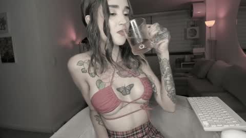 Snapshot of lonelly_lolly98 chatting on January 20, 2025, 11:21 pm SABRINA online show from January 20, 2025, 11:21 pm