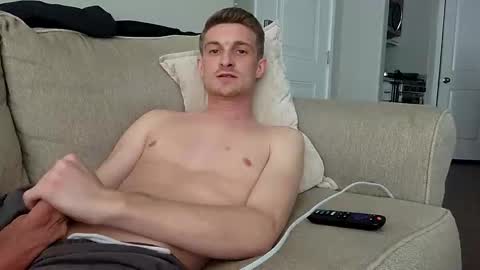 Snapshot of longroyaltyy chatting on December 13, 2025, 10:37 pm longroyaltyy online show from December 13, 2025, 10:37 pm