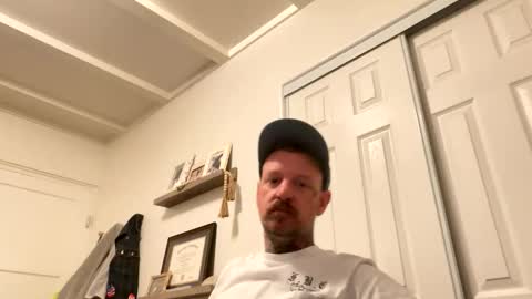 longwalksonthebeach69 online show from March 8, 2026, 3:43 am