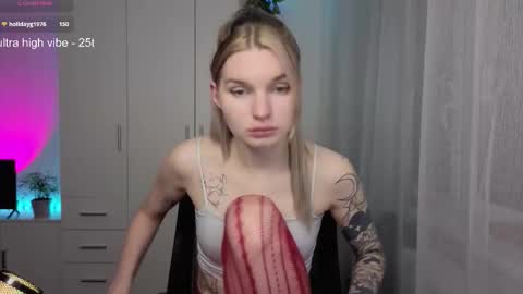 Luna online show from March 4, 2026, 3:01 am