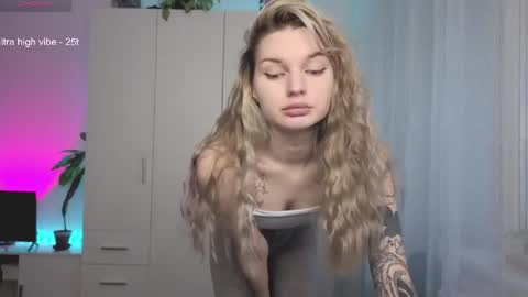 Luna online show from May 4, 2026, 3:57 am