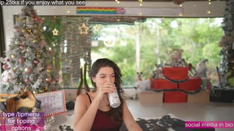 Snapshot of loollypop24 chatting on December 17, 2024, 6:20 pm Chaturbatexxjessica online show from December 17, 2024, 6:20 pm