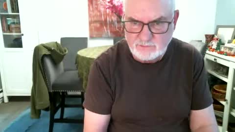 loop102 online show from November 28, 2025, 10:45 pm