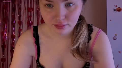 Snapshot of lora_amber chatting on June 7, 2026, 2:21 pm Lora online show from June 7, 2026, 2:21 pm