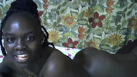 lora_amor online show from April 4, 2026, 9:34 pm