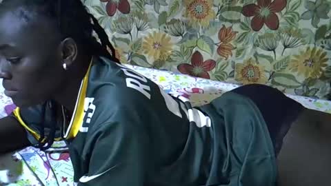 lora_amor online show from April 23, 2026, 12:29 pm