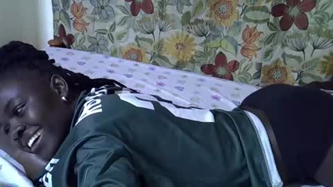 lora_amor online show from April 25, 2026, 4:15 am
