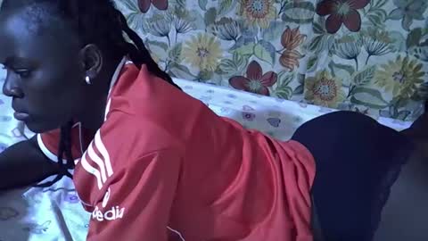 lora_amor online show from April 25, 2026, 2:47 pm