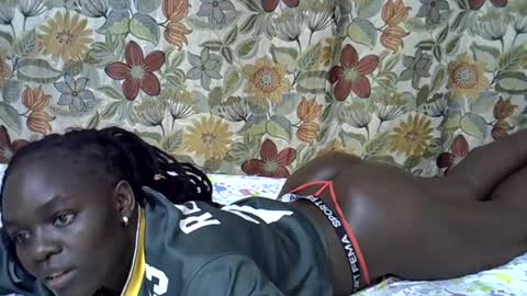 lora_amor online show from June 11, 2026, 5:44 pm