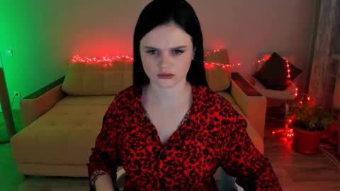 Lora Cain online show from December 20, 2025, 12:23 pm