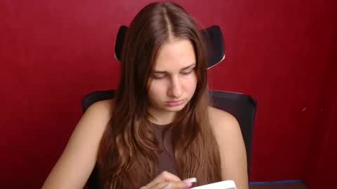 Lora online show from September 20, 2025, 5:41 am