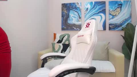 Lora online show from December 15, 2025, 8:18 am