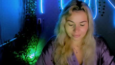 Lora online show from September 11, 2025, 2:22 am