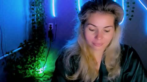 Lora online show from September 16, 2025, 2:12 am