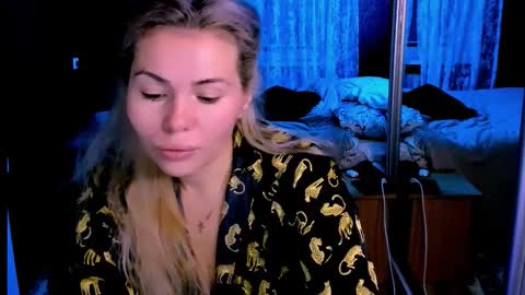 Lora online show from October 27, 2025, 2:37 am