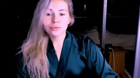 Lora online show from November 5, 2025, 2:55 am