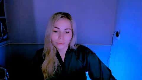 Lora online show from April 28, 2026, 2:38 am